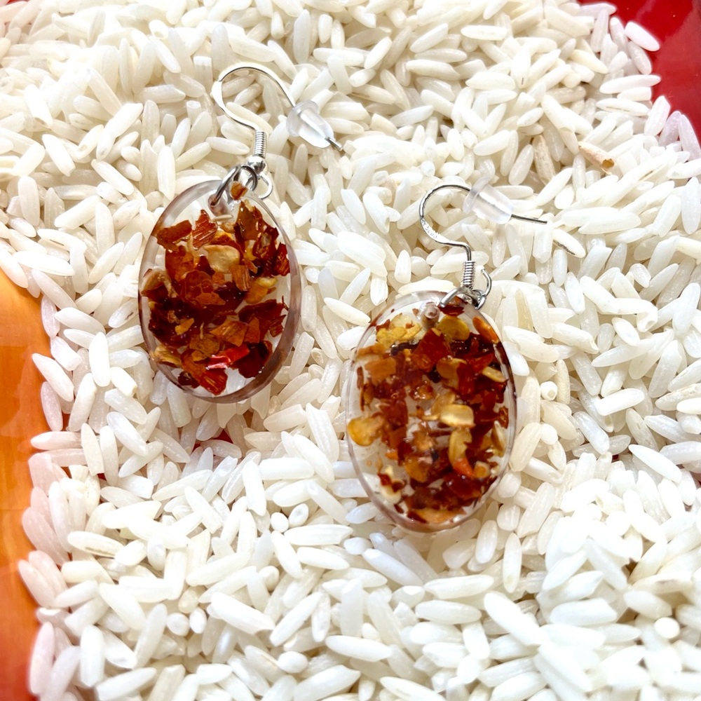 🍂 Oval Resin Earrings – Chili Pepper Glow 🍂